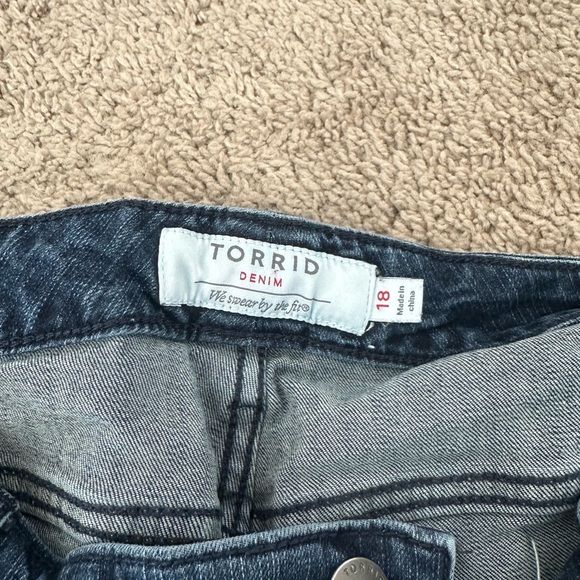 Torrid Bermuda Cut offs. - Picture 3 of 3